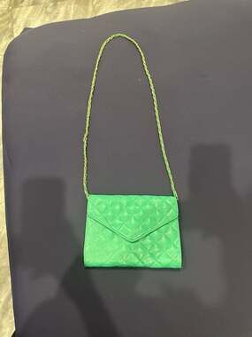 Vintage Saks Fifth Avenue Green Quilted Leather Envelope Crossbody Chain Strap